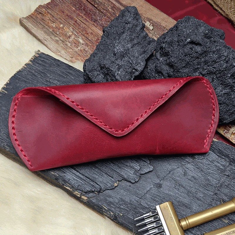 Sunglasses in Case | Handcrafted Leather Eyewear Case Sunglasses in Case | Handcrafted Leather Eyewear Case